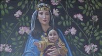 Una pintora instal·lada al país dona un quadre de la Verge de Meritxell per agrair l'acollida a Andorra 
