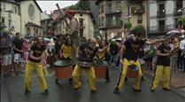 La pluja no atura la cercavila del 40è aniversari de l'Esbart Dansaire d'Andorra la Vella 