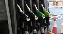 El preu dels carburants baixa per segon mes consecutiu