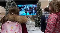 Pyrénées projecta l'espot de Nadal a la façana del centre comercial en una campanya destinada als residents al país