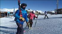 Reportatge: Molts monitors d'esquí tornen a treballar a ple rendiment i deixen enrere els greus obstacles de la temporada passada