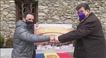 Sergi Gracia lliura a Assandca 9.150 euros recaptats per la participació a la Marató de Sables