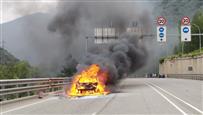 S'incendia un vehicle a la frontera del Riu Runer