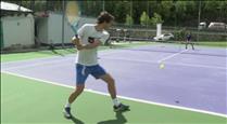 Els tennistes professionals residents tornen a entrenar a les pistes