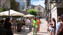 Els turistes gaudeixen dels Itineraris culturals d'Andorra la Vella de la mà de les Veïnes del Barri Antic