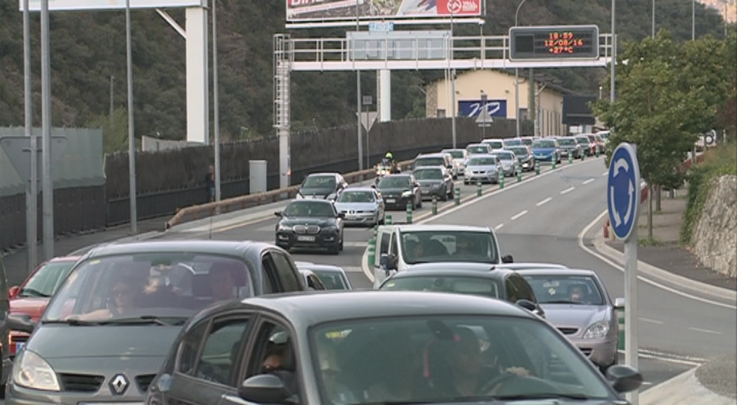 El Centre Nacional del Trànsit xifra en 60.500 els vehicles que han entrat durant el pont