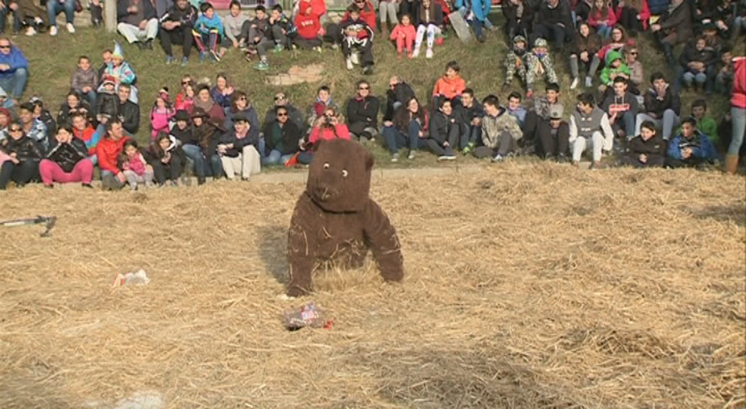 El ball de l'óssa d'Encamp repassa els temes més polèmics de l'any