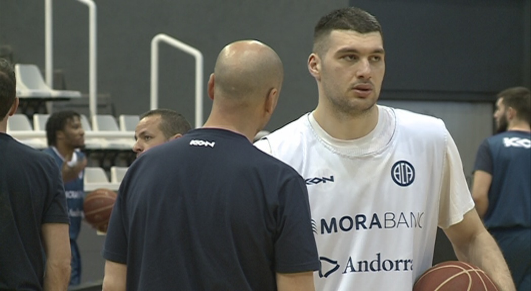 Antetokounmpo i Burjanadze, amb problemes físics en la recta final de la temporada