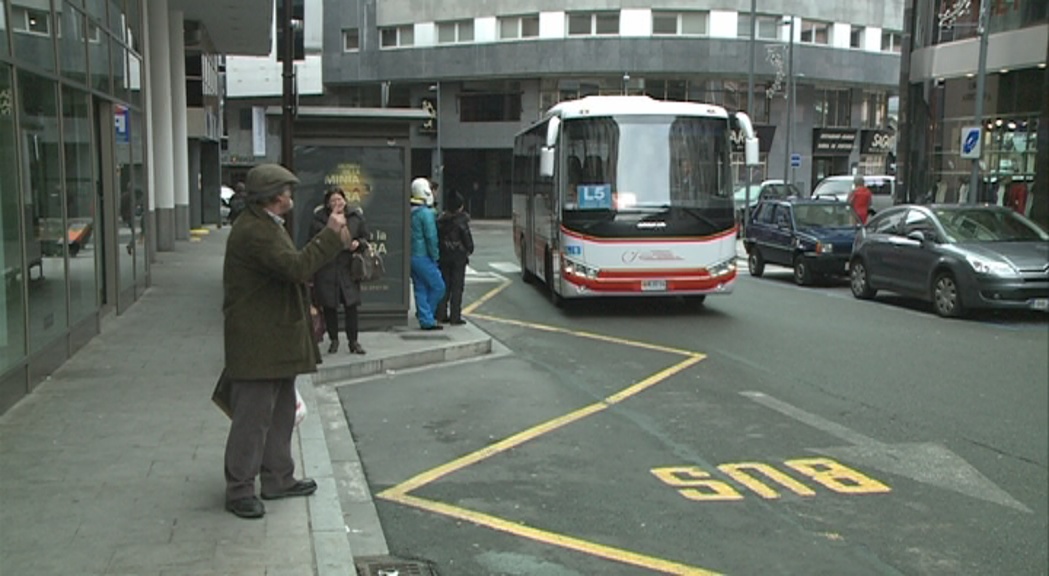 Els usuaris critiquen la pujada del preu d'autobús