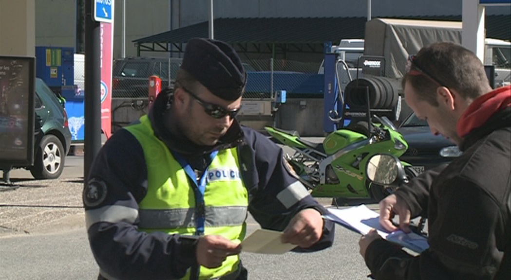 Dispositiu policial per reduir els accidents amb motocicletes i ciclomotors implicats
