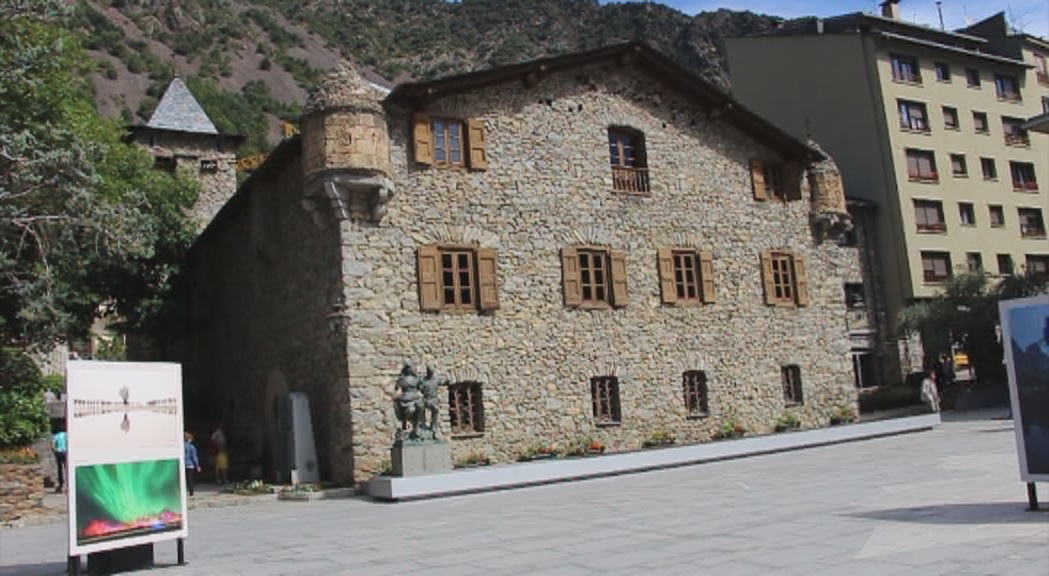 Fer la visita de pagament no ha reduït els turistes a la Casa de la Vall