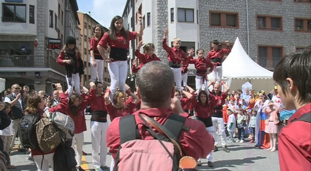Castellers i danses tradicionals en l'última jornada de la Setmana de la Diversitat Cultural