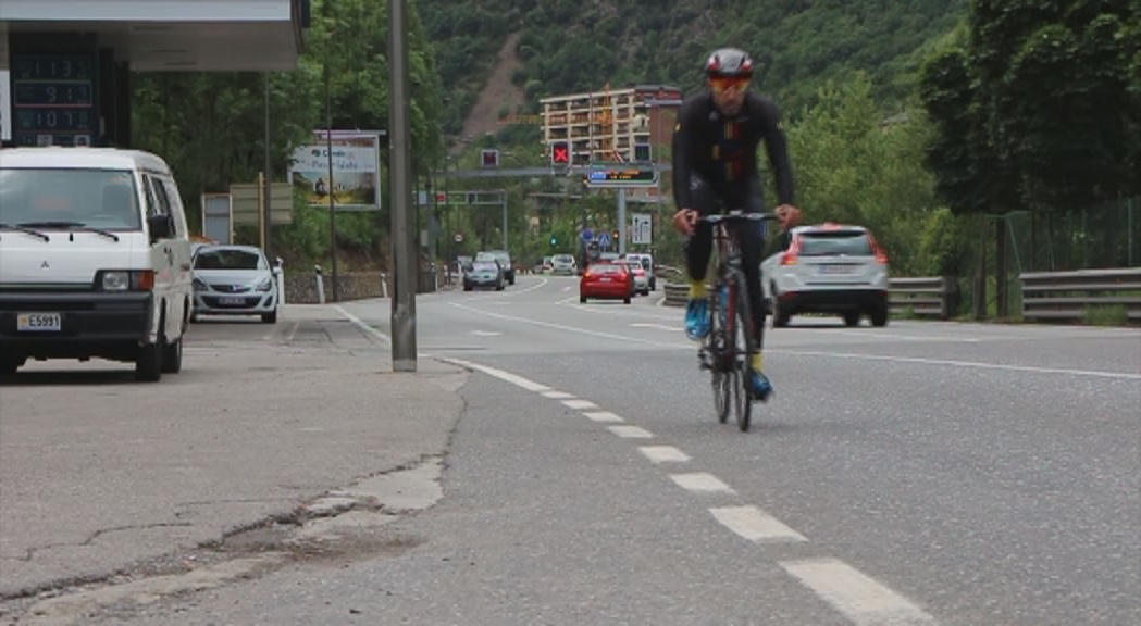 El nou codi de circulació protegirà més els ciclistes