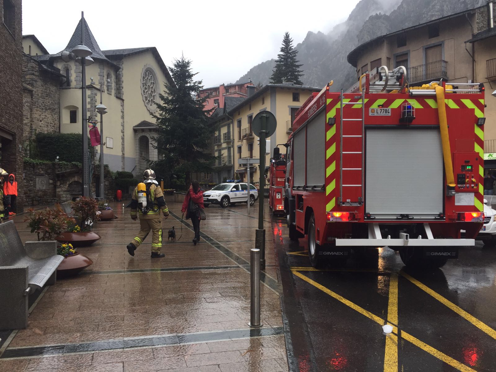 Desallotgen tot el personal del comú d'Andorra la Vella per un avís de fum