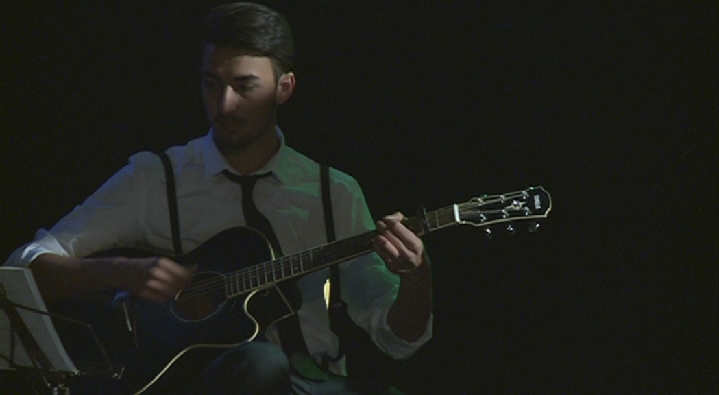 Dos joves talents andorrans interpreten temes dels anys 80 a Ordino