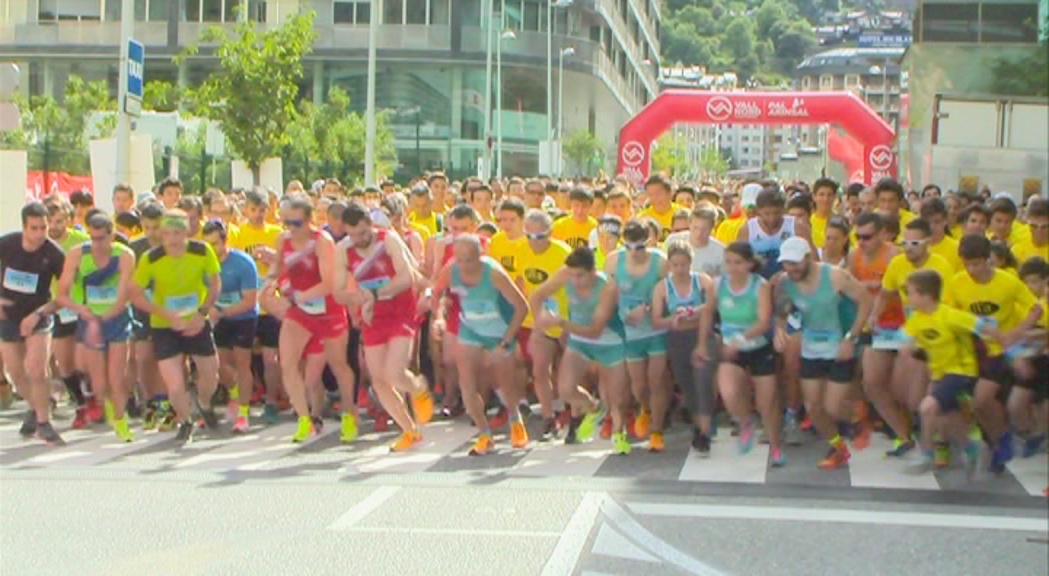 3.500 participants en la multitudinària Cursa del Dia de l'Esport per a Tothom