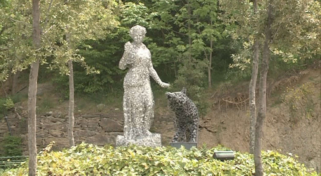 Auvinyà inaugura l'escultura de la Dama Blanca