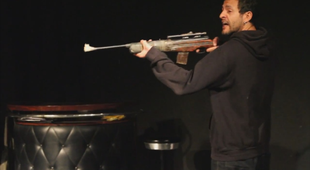 "El pes del plom", amb Isak Férriz, un retrat del negoci de les armes