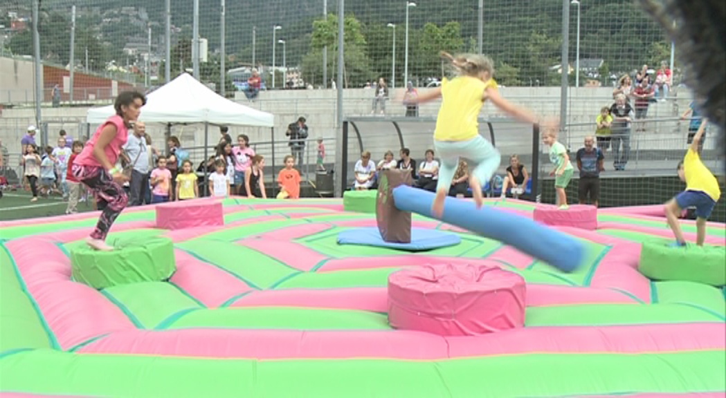 Més de 250 petits esportistes celebren la fi del curs a Escaldes