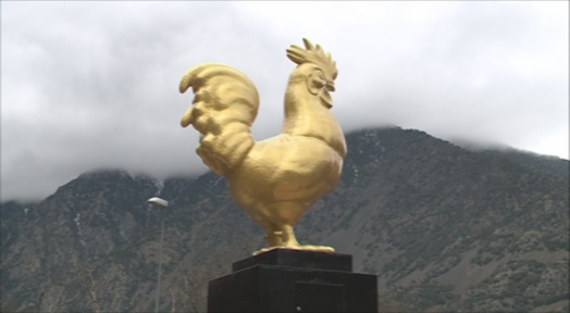 Escaldes promociona la sortida de l'etapa del Tour amb una escultura d'un gall a la carretera de l'Obac