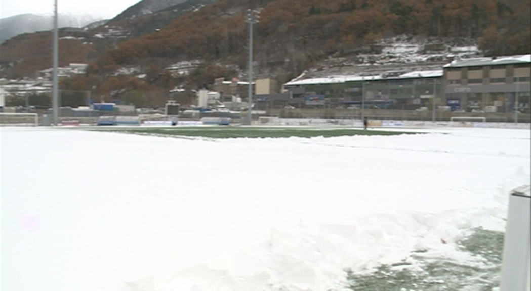 La lliga nacional de futbol suspesa a causa de la neu
