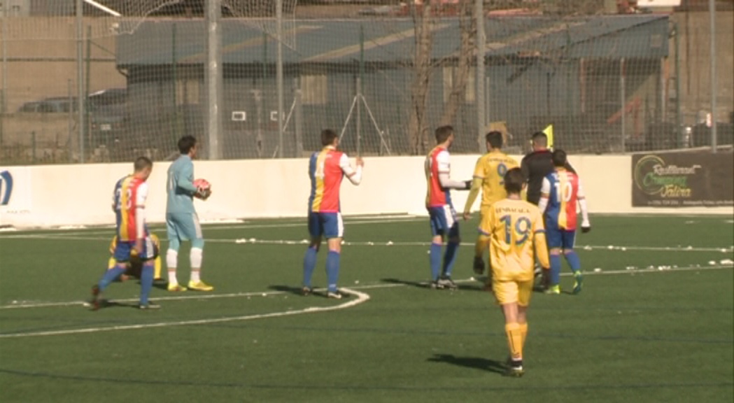 El FC Andorra suma tres punts davant el Vilaseca en un partit marcat per la polèmica i la neu