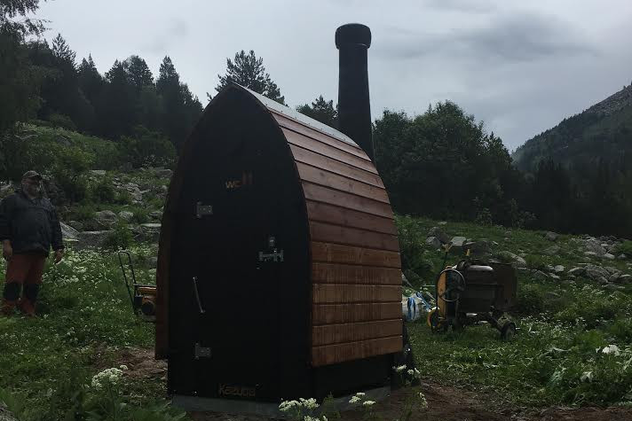 Medi Ambient instal·la un lavabo al refugi de Fontverd, un dels més transitats