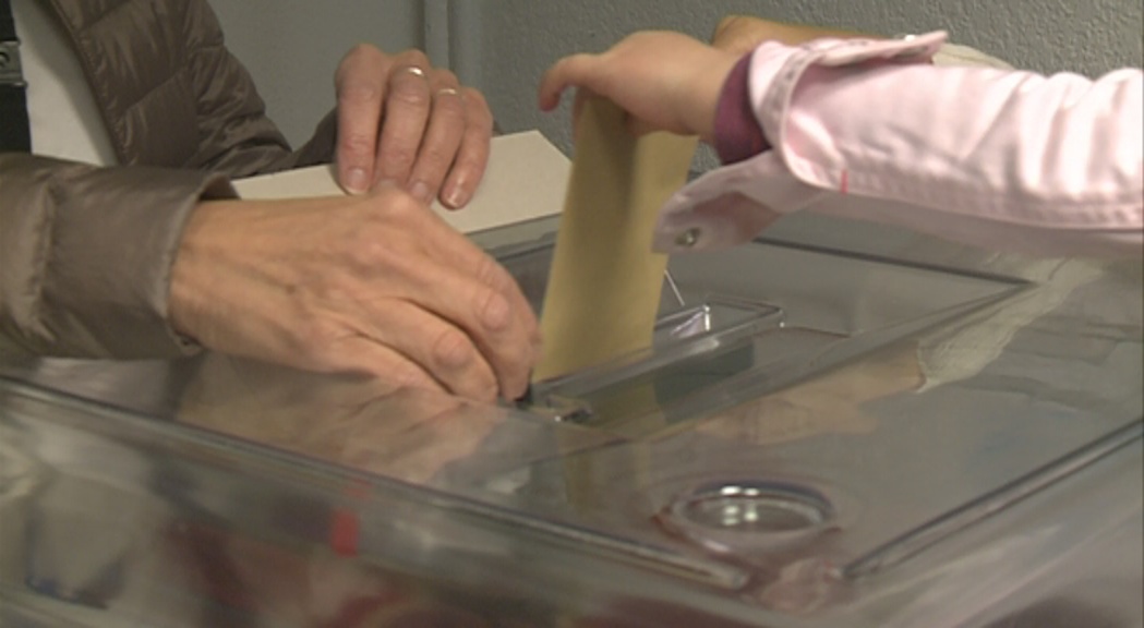 Més de 2.300 residents francesos voten en unes eleccions presidencials clau per a  Europa
