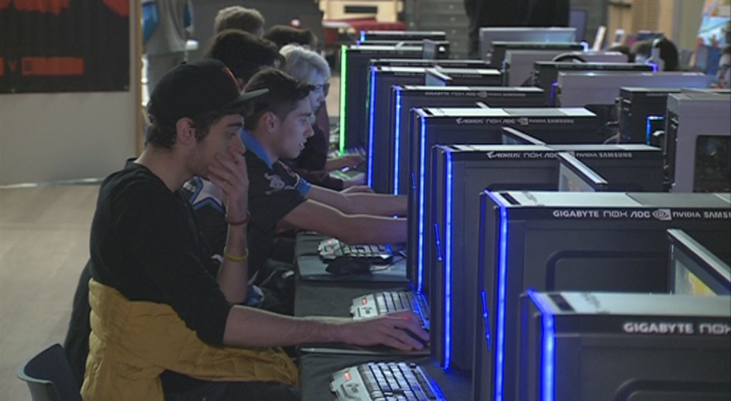 Més de 500 jugadors participen en les competicions virtuals del Saló del Videojoc