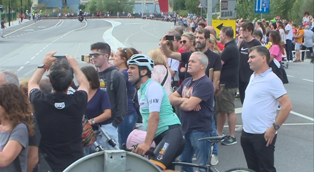 La Vuelta s'acomiada d'Andorra amb centenars d'aficionats a tot el recorregut