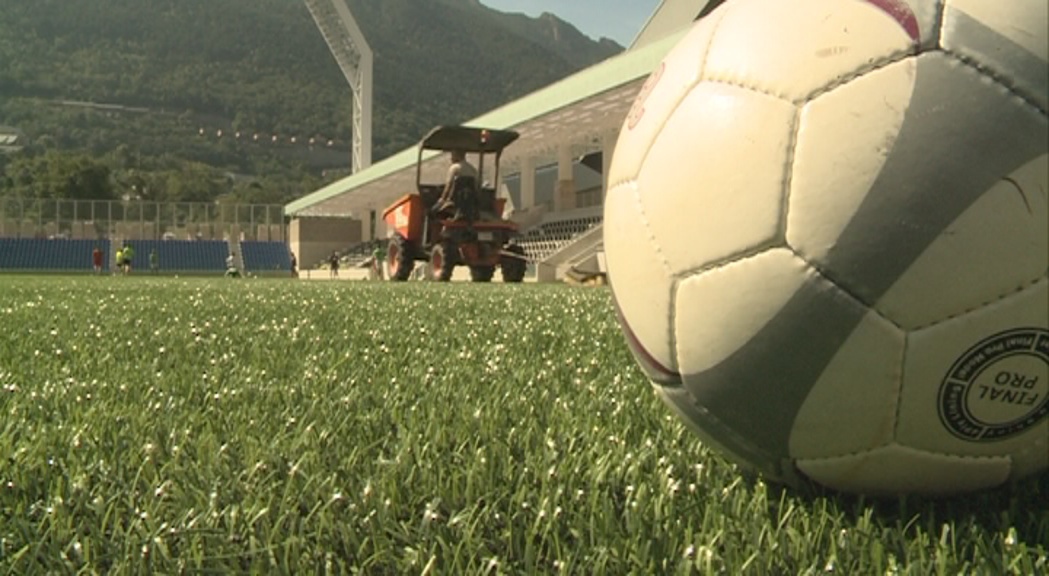 La gespa de l'Estadi Nacional passarà demà el darrer test de la FIFA