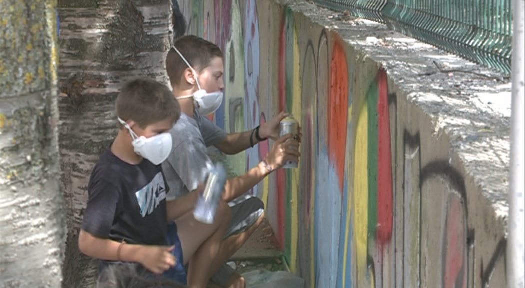 Andorra la Vella celebra el Dia de la Joventut amb la confecció d'un grafit mural