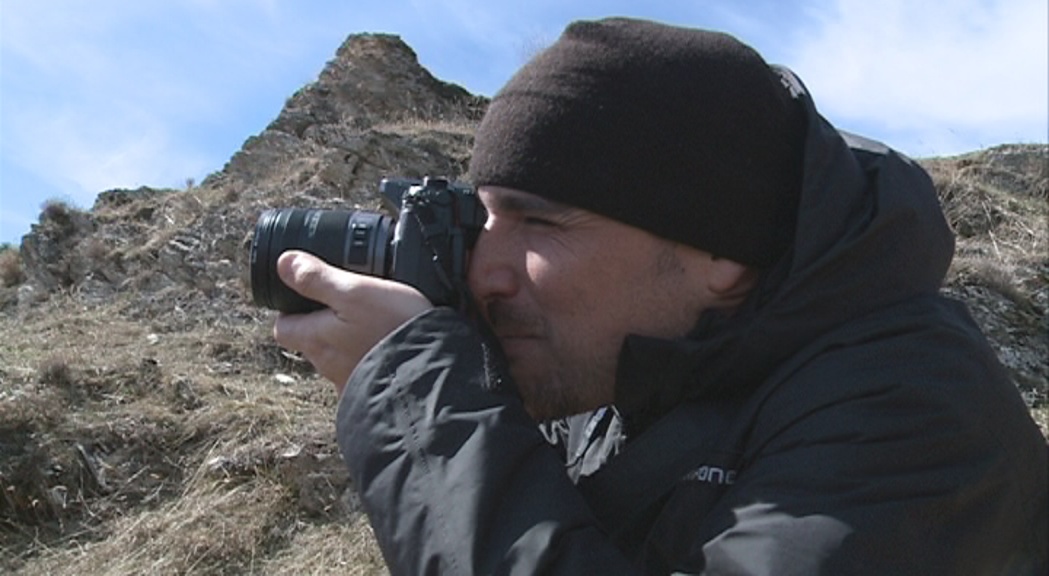L'home Grifone del Pirineu explora Andorra