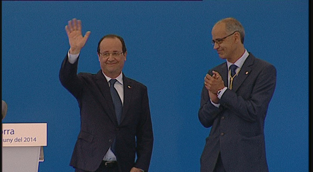Hollande reitera a la plaça del Poble el suport en el procés d'associació a la UE