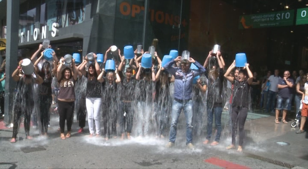 L'Ice Bucket Challenge a favor de l'esclerosi lateral amiotròfica arriba a Andorra