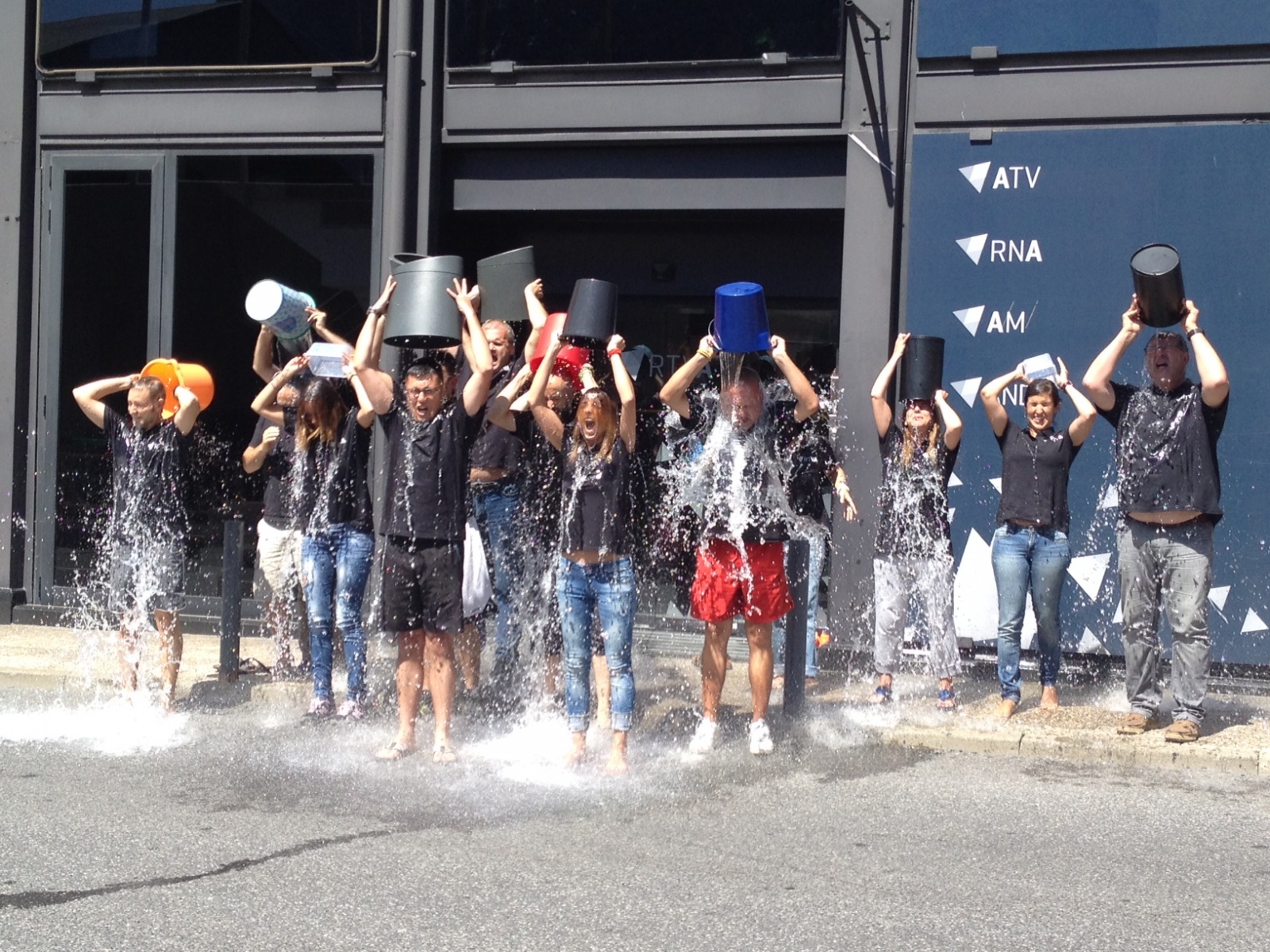 RTVA es mulla a favor de l'ELA amb l'Ice Bucket Challenge