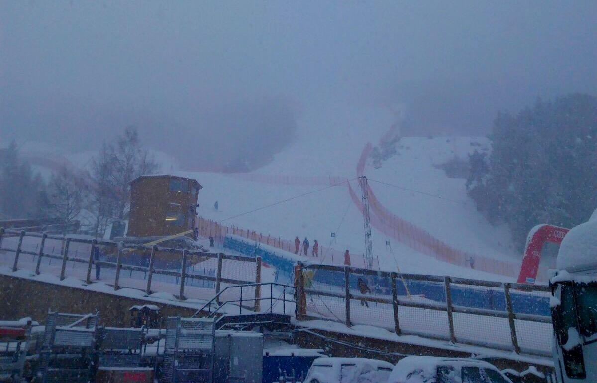 La neu obliga a endarrerir la primera cursa de la Copa del Món a les 13.30h