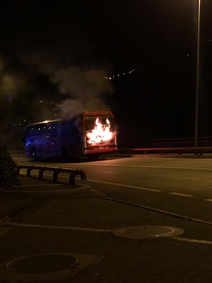 S'incendia un autobús a la carretera de l'Obach