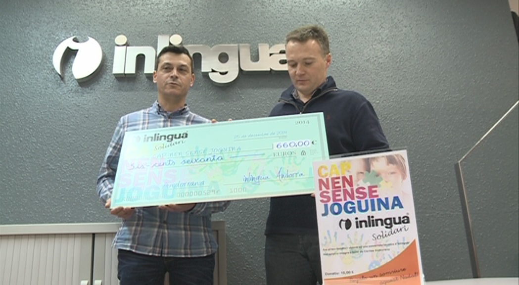 Inlingua suma 660 euros a la campanya de Càritas Regala joguines. Regala somriures