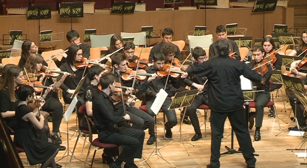 Els alumnes de les escoles de música comparteixen escenari amb la JONCA en el Concert de Pirmavera