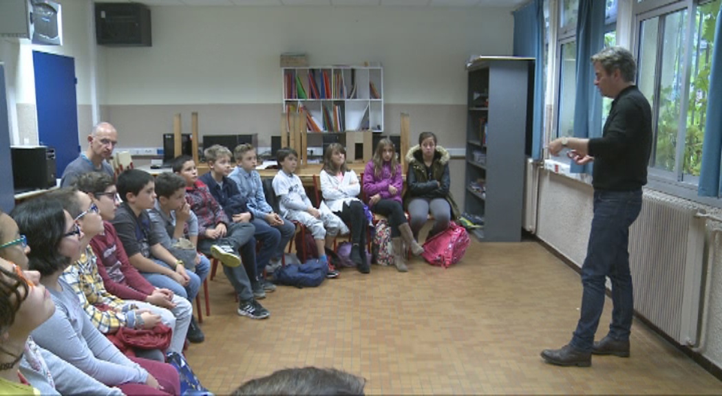 Els alumnes del Lycée preparen la lectura pública de "Les prêts-à-lire"
