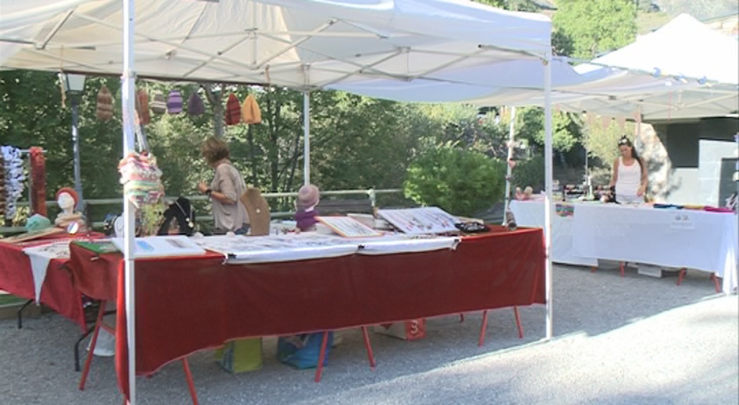 El mercat artesanal torna als jardins d'Areny-Plandolit