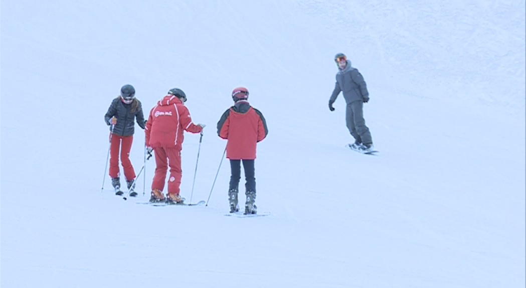 Els monitors d'esquí donaran per trencat el conveni col·lectiu si no reben millores salarials