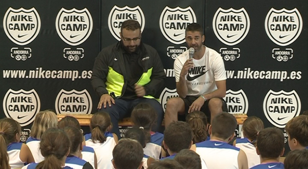 Joan Carles Navarro lloa l'afició del MoraBanc en el Nike Camp