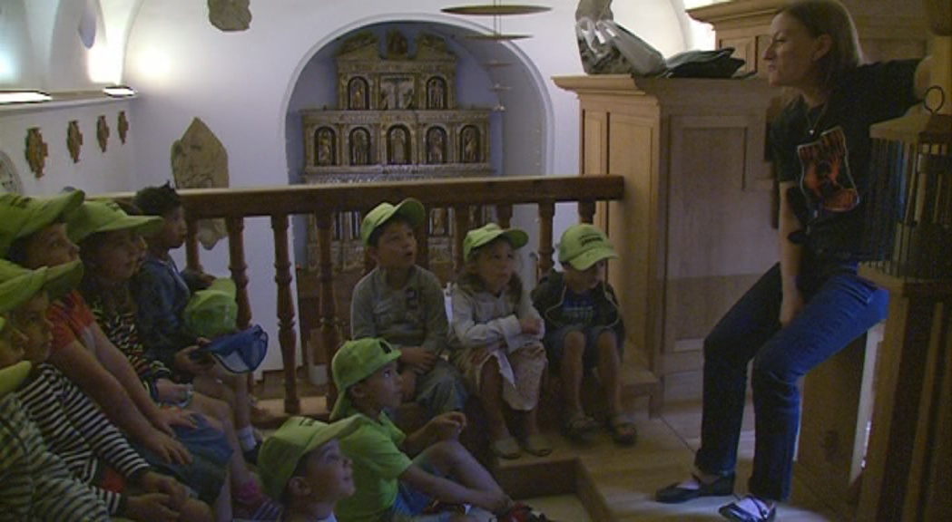 Nens de 6 i 7 anys coneixen l'orgue de la Massana amb motiu del desè aniversari