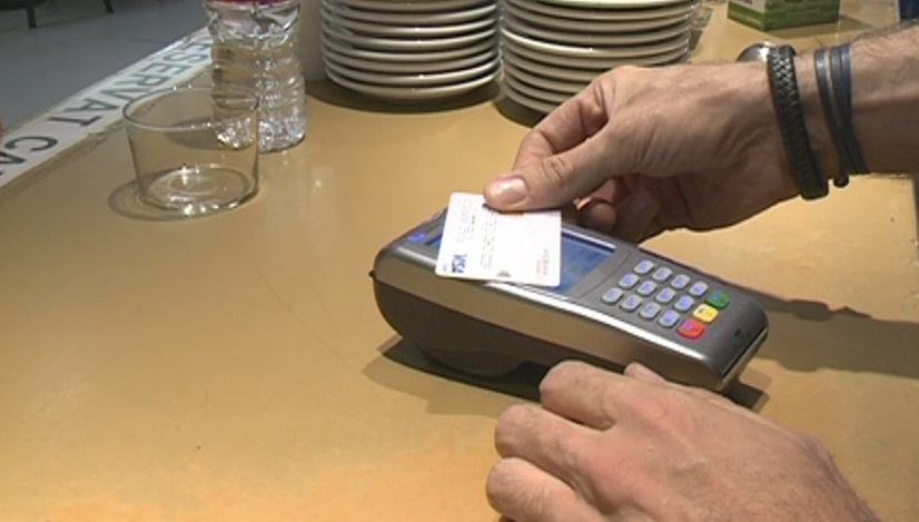 Andorra se suma al pagament amb mòbil i només apropant la targeta