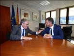 Pere López es reuneix amb el nou ambaixador espanyol, Àngel Ros