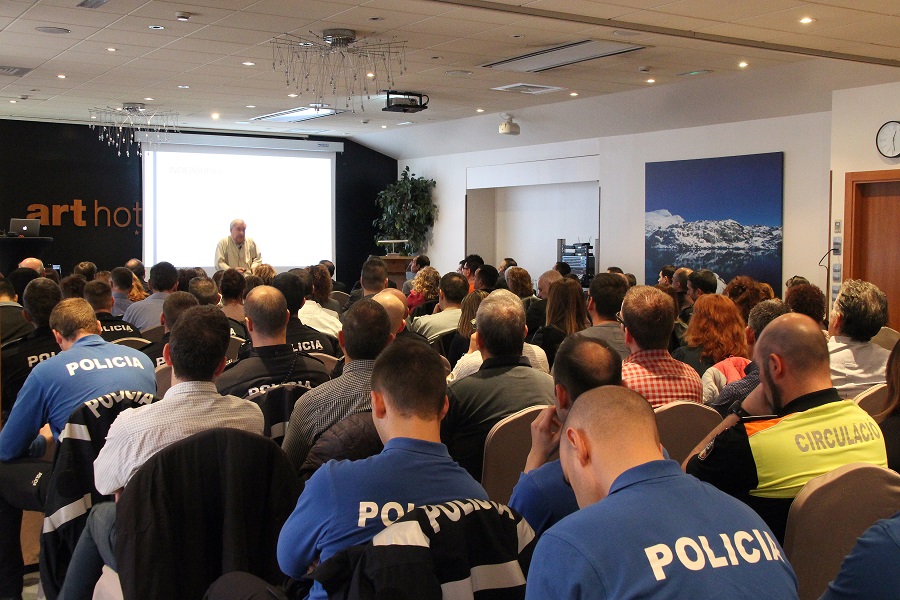El grup contra el terrorisme de la policia creix en efectius i amplia les formacions especialitzades