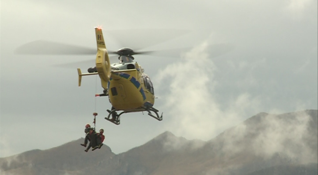 Rescatadors de muntanya proven l'ús del mòbil com a balisa a la pista Avet