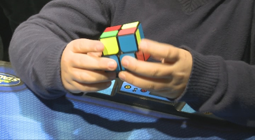 Darío Roa s'emporta el torneig de cub de Rubik amb un temps de 7,81 segons